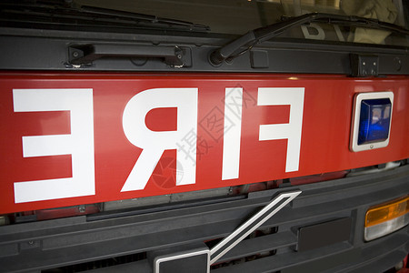 火力引擎前方的详情镜像情况水平服务消防消防车背景图片