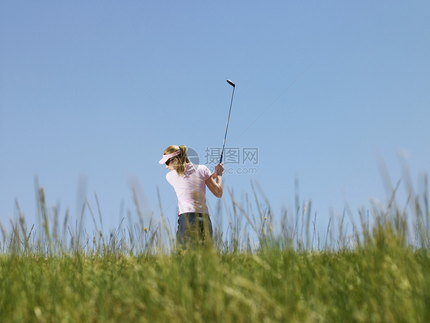 Golfer 驾驶球高尔夫行动女性时间装备运动活动空闲高尔夫球竞技图片