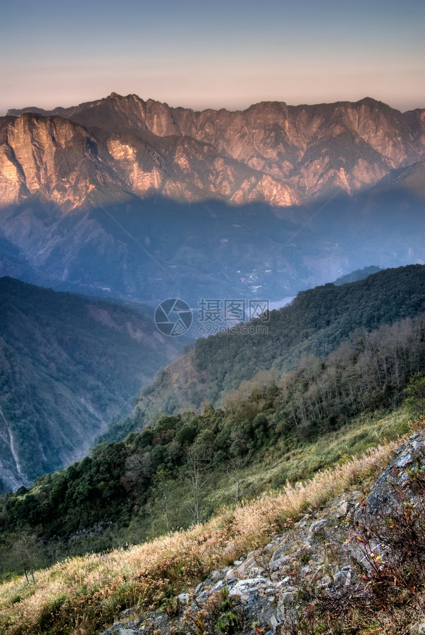 彩色山地风景图片