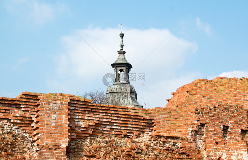 旧城堡的废墟石头贮存破坏堡垒旅行教会毁灭柱子假期人工制品图片