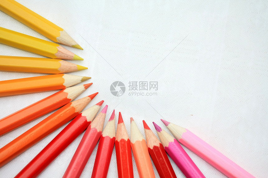 黄 红和粉红色铅笔图片
