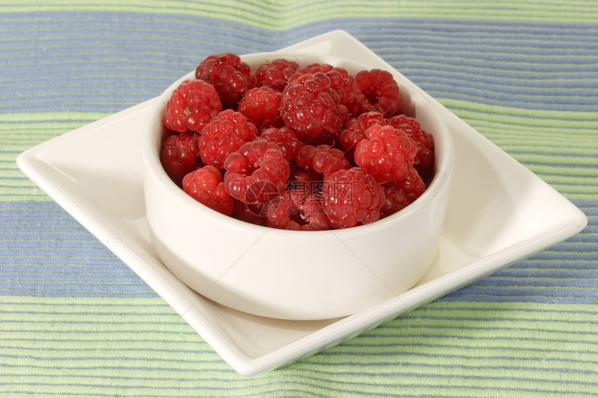 碗里的草莓红色甜点盘子食物营养水果白色饮食美食浆果图片