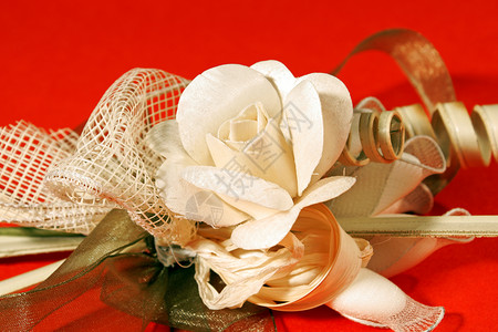 结婚喜悦赞成薄纱红色甜点宏观玫瑰糖果婚姻丝带婚礼背景图片