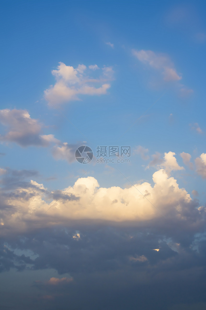 云蓝色射线气候晴天天气阳光季节蓝天水分阴霾图片