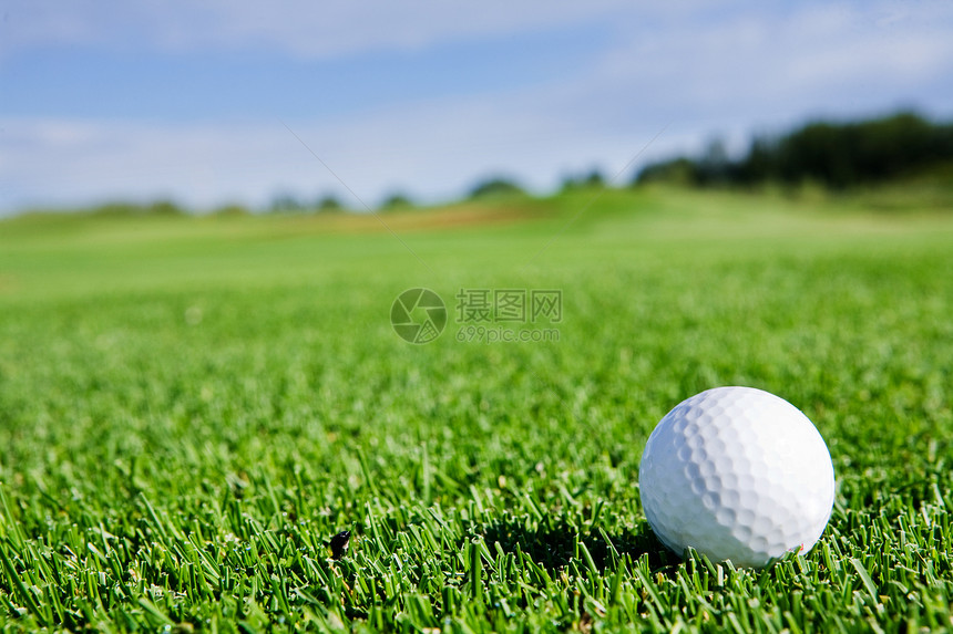 高尔夫球球绿色娱乐活动天空运动休闲球道闲暇课程图片