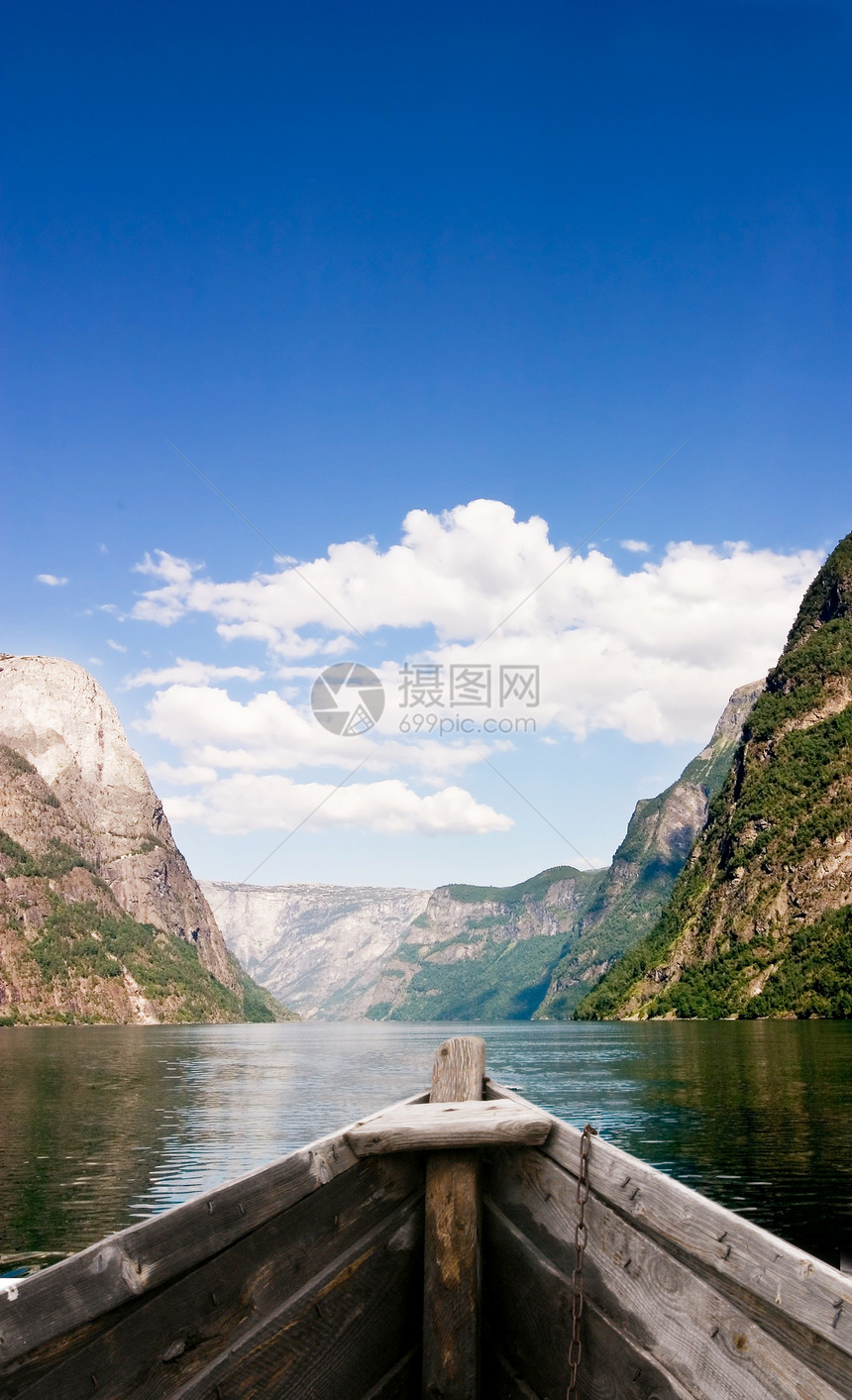 Fjord上的船图片
