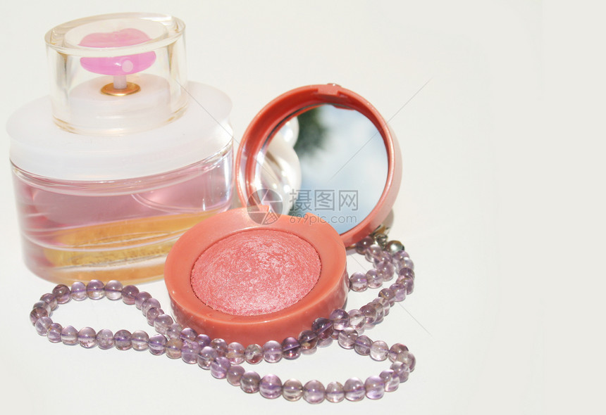 化妆拼贴魅力紫色镜子配饰反射化妆品奢华项链阴影珠子图片