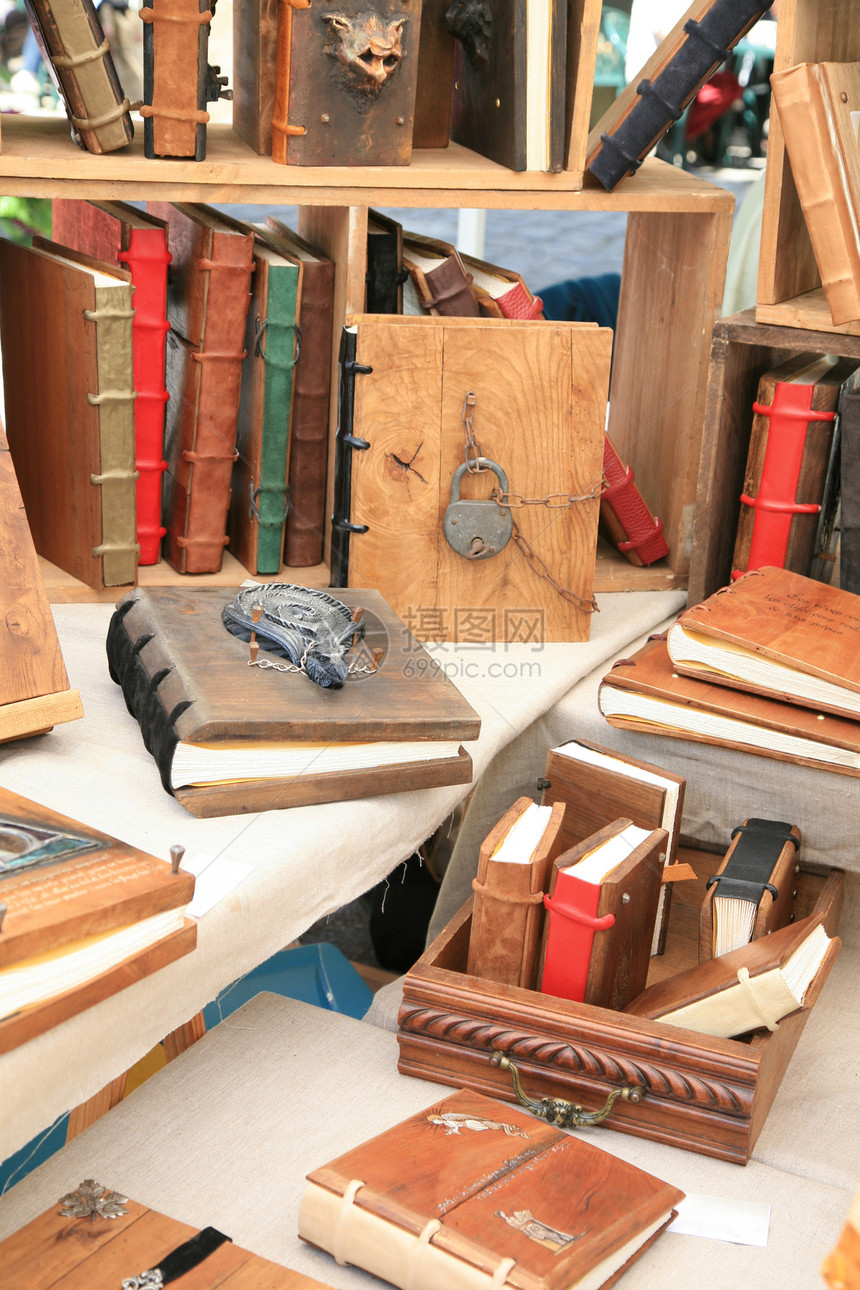 古书木头桌子魔法阅读历史写作棕色书架架子图书馆图片