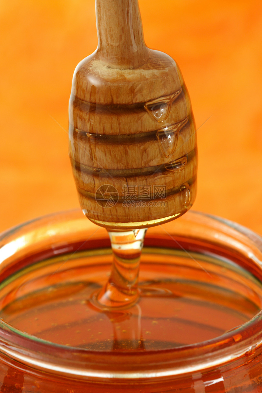 用木棍制成的一罐蜂蜜木头产品营养图片