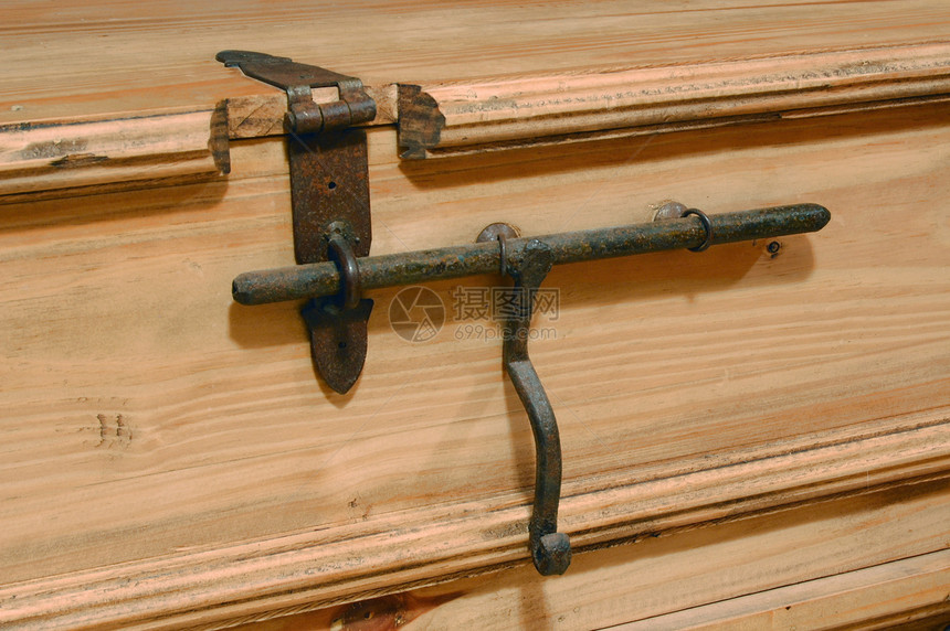 老旧锁定金属挂锁木材历史性古董钥匙宝藏胸部安全乡村图片