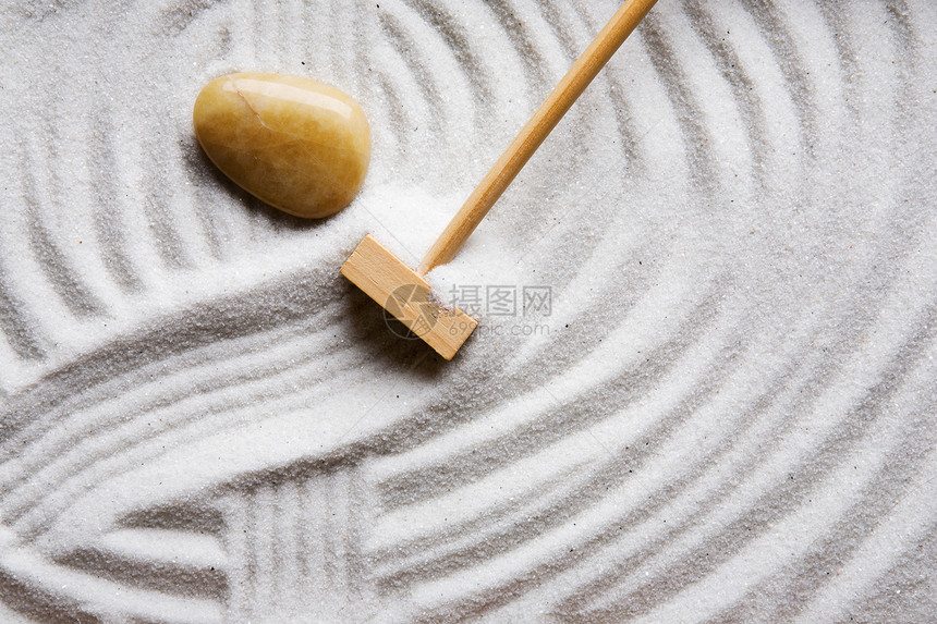 摇滚Zen花园艺术传统海滩线条冥想白色石头卵石倾斜工具图片