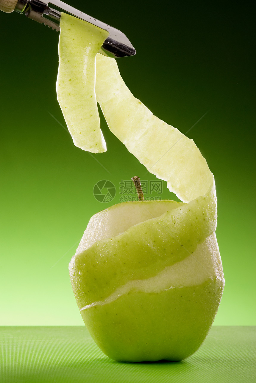 剥开绿苹果和皮革图片