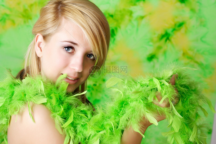 青少年的羽毛熊绿色女性女孩蟒蛇青年图片