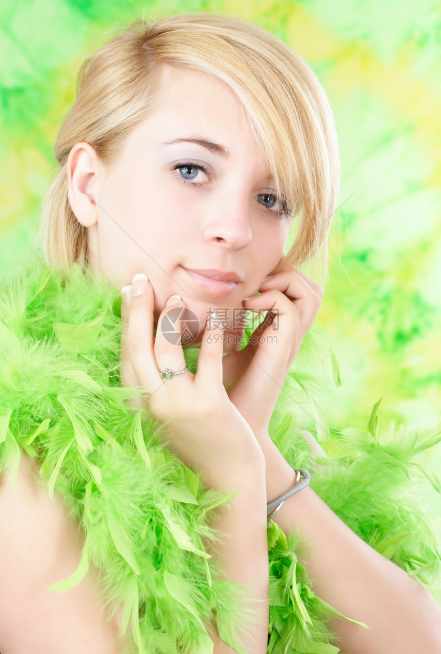 青少年的羽毛熊青年女性女孩蟒蛇绿色图片