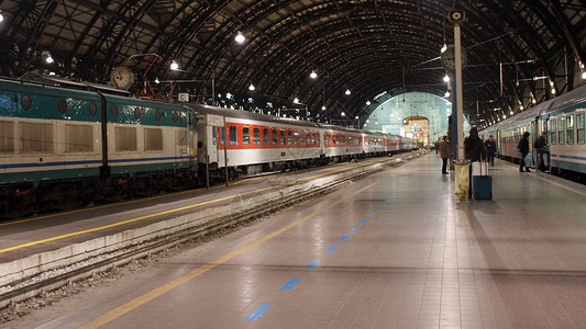 车站拱廊铁路运输平台旅行过境背景图片
