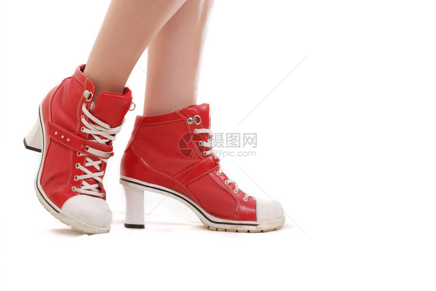 红皮红鞋脚跟蕾丝白色红色图片