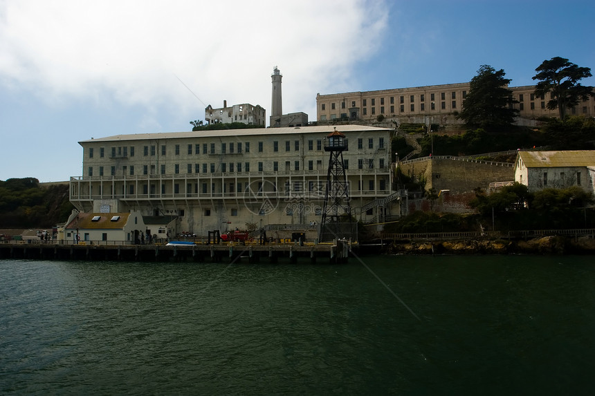 Alcatraz岛历史海岸游客公园海洋安全摩天大楼纪念碑旅行岩石图片