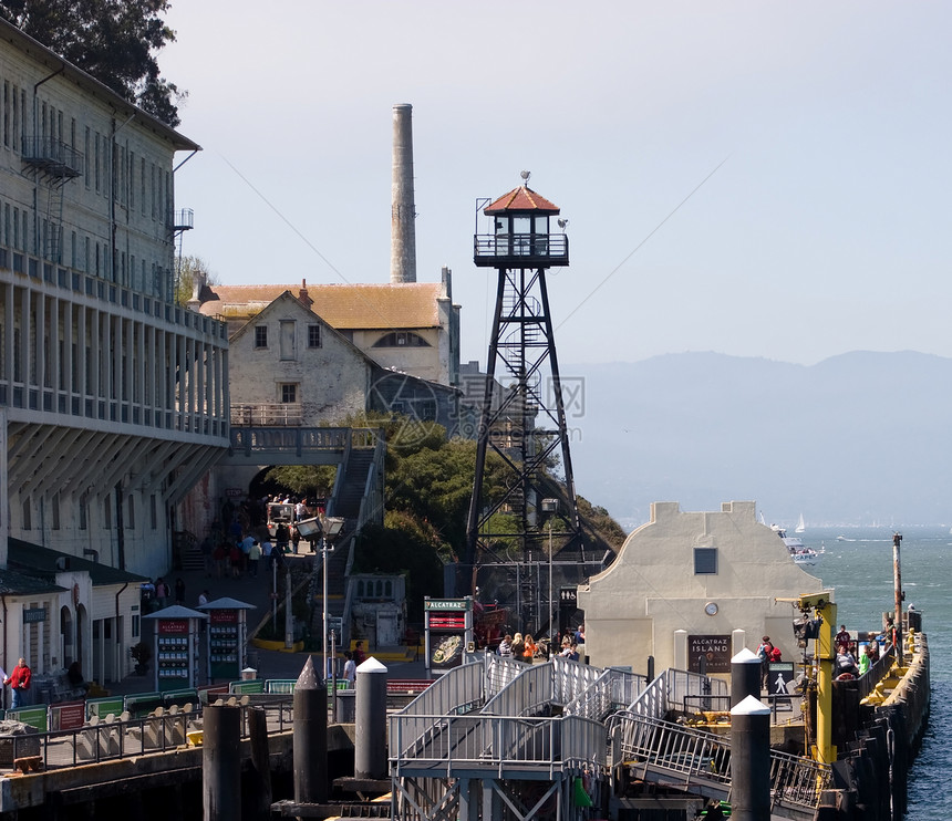 Alcatraz岛建筑监狱海岸刑事博物馆旅行风景游客安全假期图片