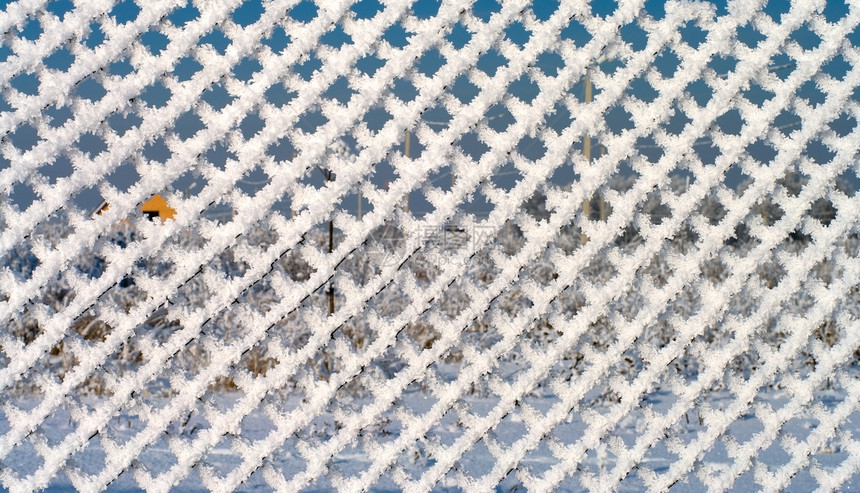 冬季抽象孤独天空栅栏雪花边界对角线正方形纱布天气安全图片