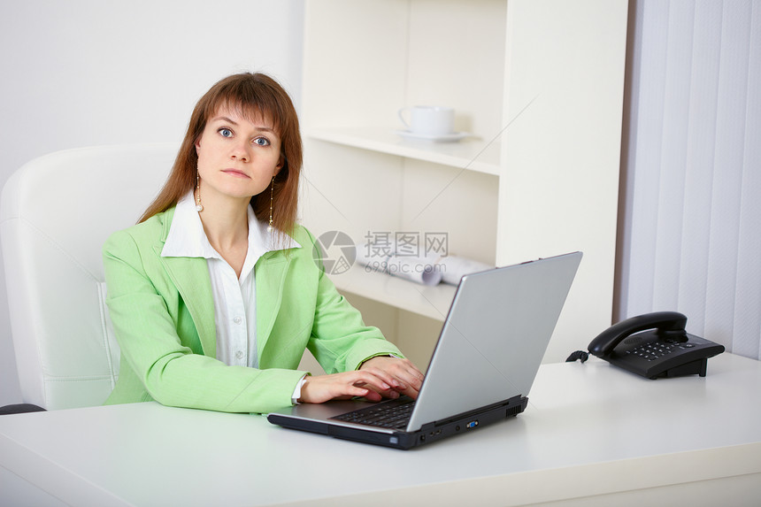禁止妇女从事计算机工作的妇女人数图片