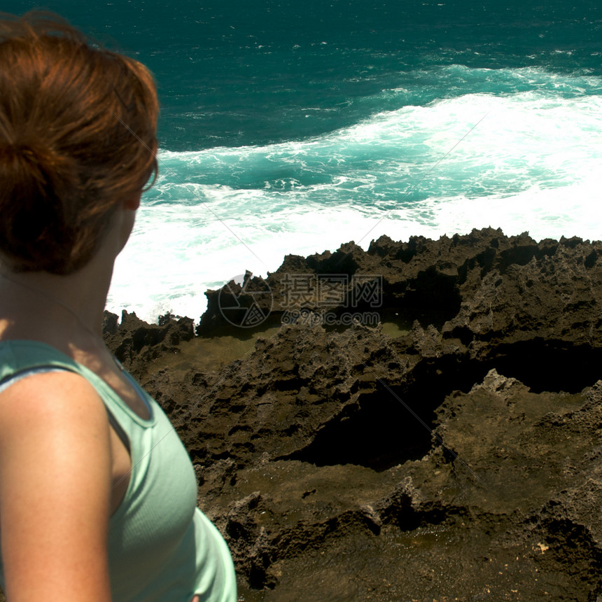 和波多黎各的海岸线旅行冲浪洞穴蓝色海浪热带场景天空里科图片