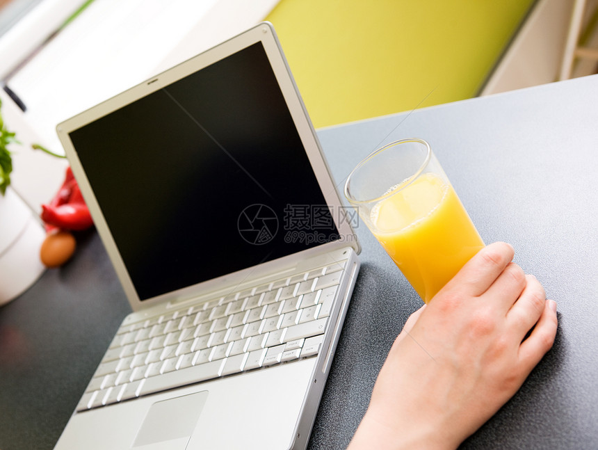 厨房计算机午餐电脑技术水果食谱笔记本房子果汁橙子食物图片