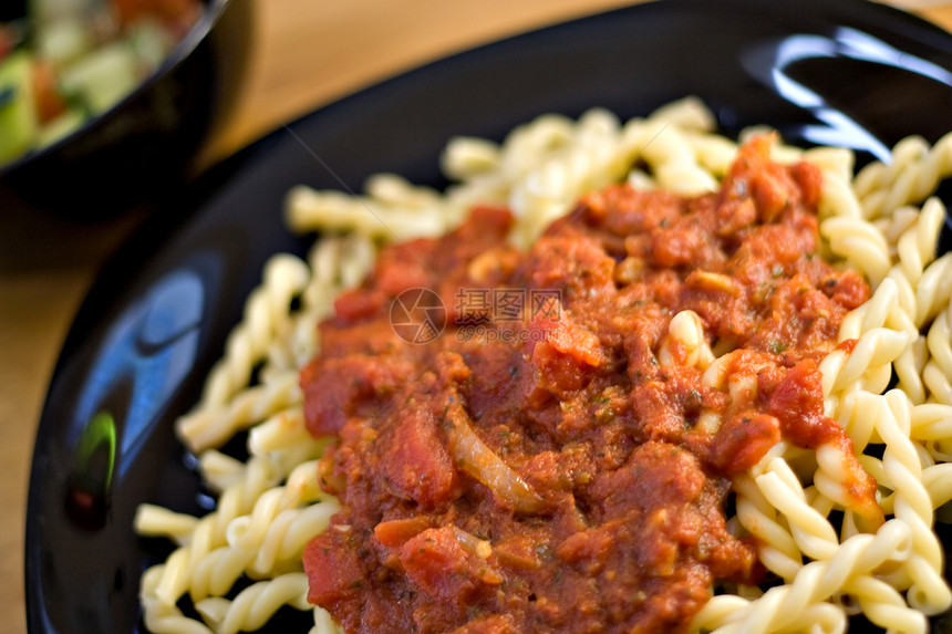 意大利自制意大利餐粮食美食菜单午餐烹饪面条营养桌子草药勺子图片