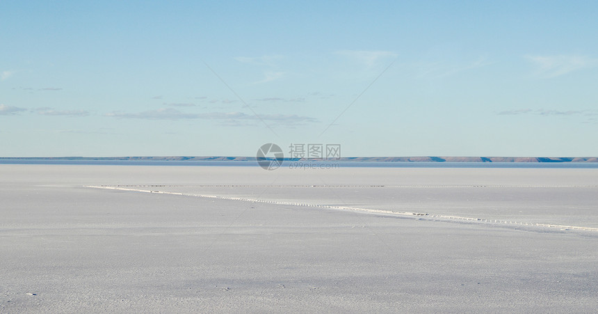 盐湖湖沙漠环境图片