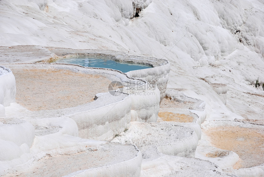 土耳其的Pamukkale梯田订金岩石矿物编队石灰石水池游客阳台生态旅行图片