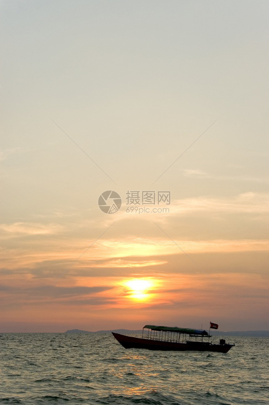 与日落假期太阳旅行海滩航行港口阳光天空日出海洋图片