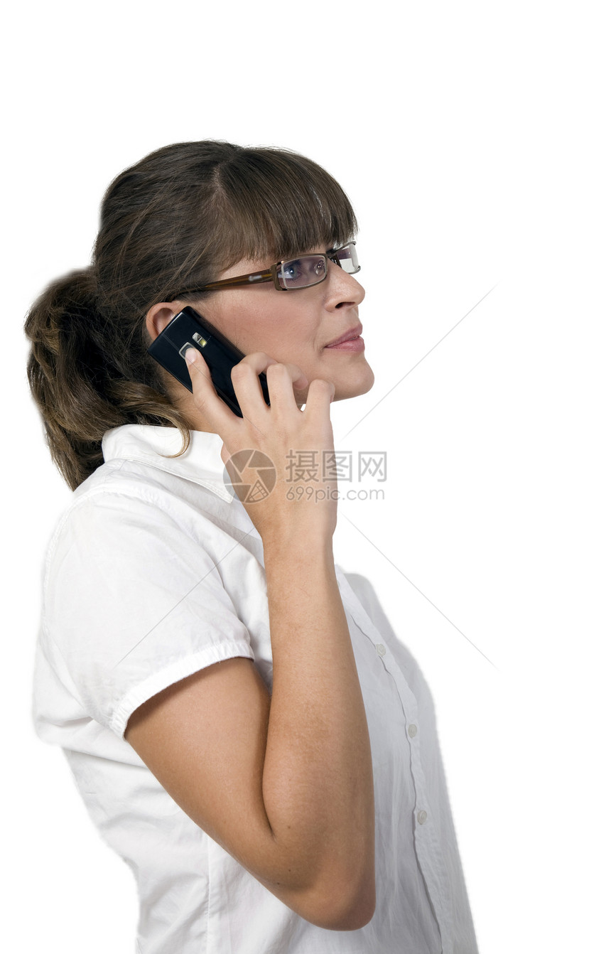 正在移动电话上忙着做生意的女商务人士图片
