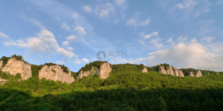 多瑙河谷岩礁玉米白色农业景观晴天绿色花园种子草药蓝色图片