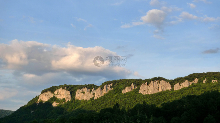 多瑙河谷岩礁农业绿色玉米种子场地石头草药农作物花园景观图片