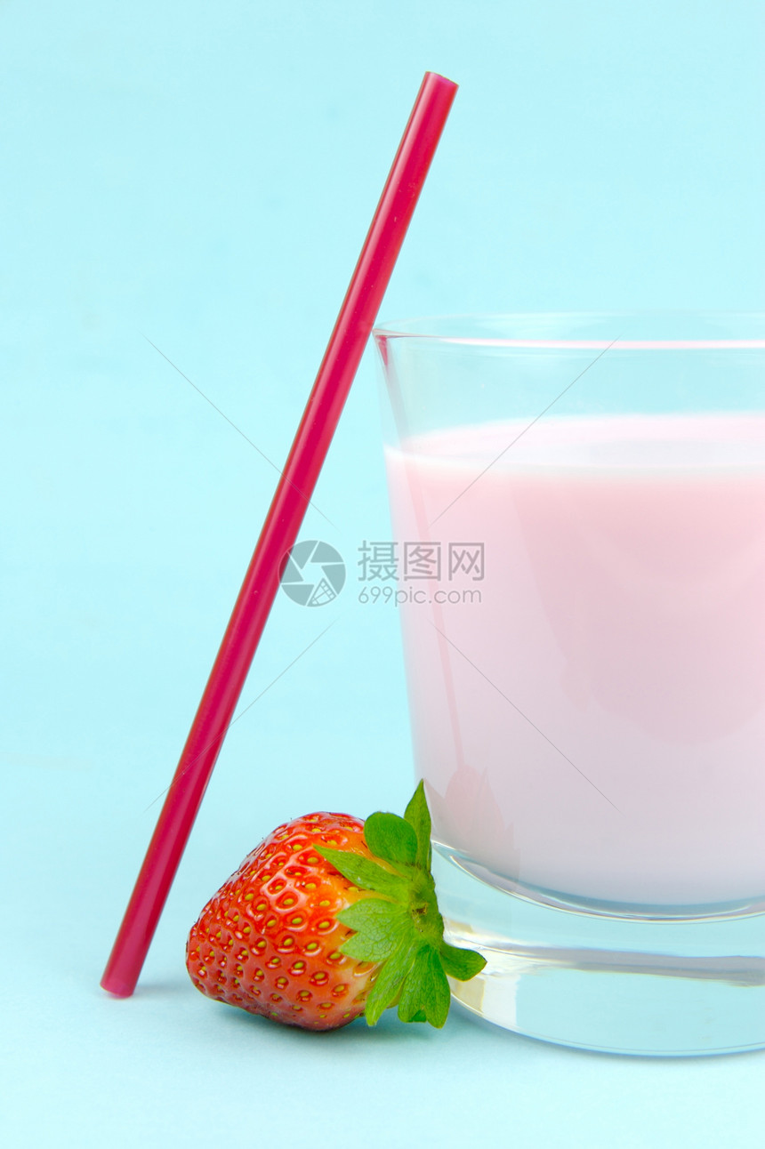 草莓牛奶稻草吸管奶昔水果玻璃眼镜蓝色饮料图片