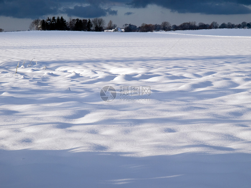 美丽的冬季雪地貌背景环境图片