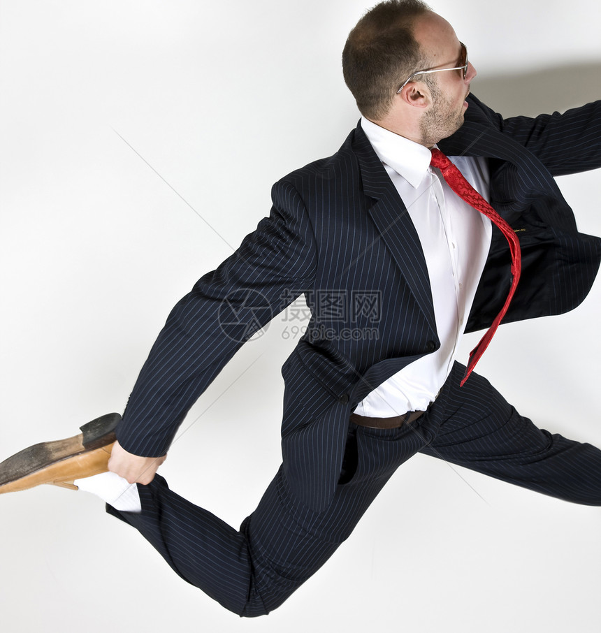 男性 正在跳跃的男性眼镜衬衫男人套装冒充照片领带成人白色护目镜图片