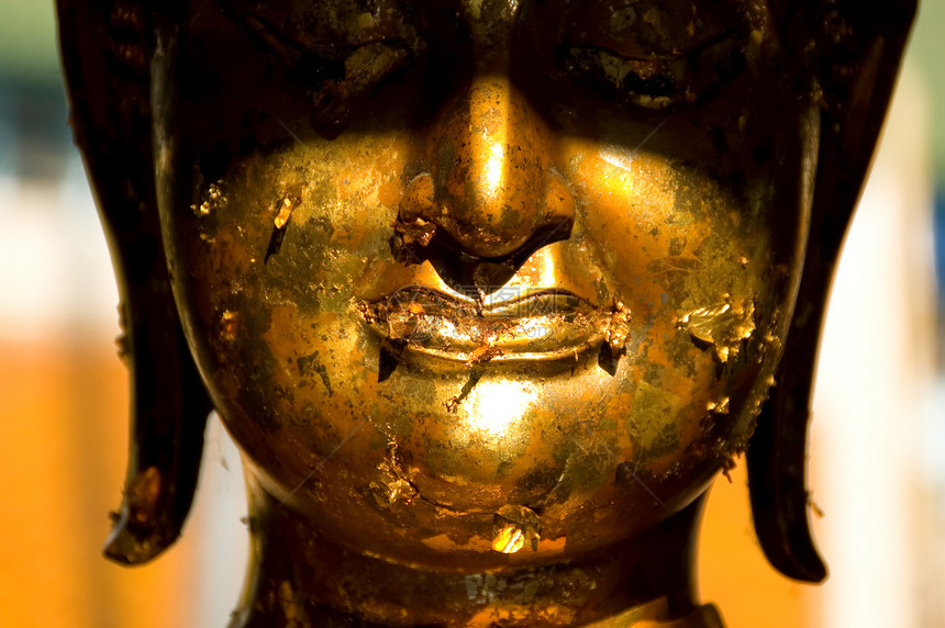 金金碧珠雕像精神文化佛教徒寺庙雕塑冥想场景宗教崇拜禅意图片