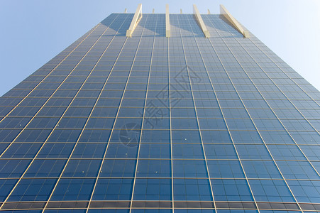 摩天大楼结构镜子商业建筑玻璃外观城市生活景观办公室蓝色背景图片
