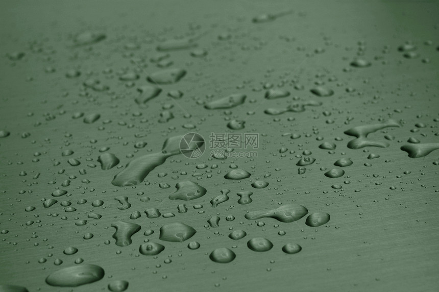 金属表面的水滴合金雨滴飞沫下雨雨水汽车气泡玻璃宏观飞溅图片