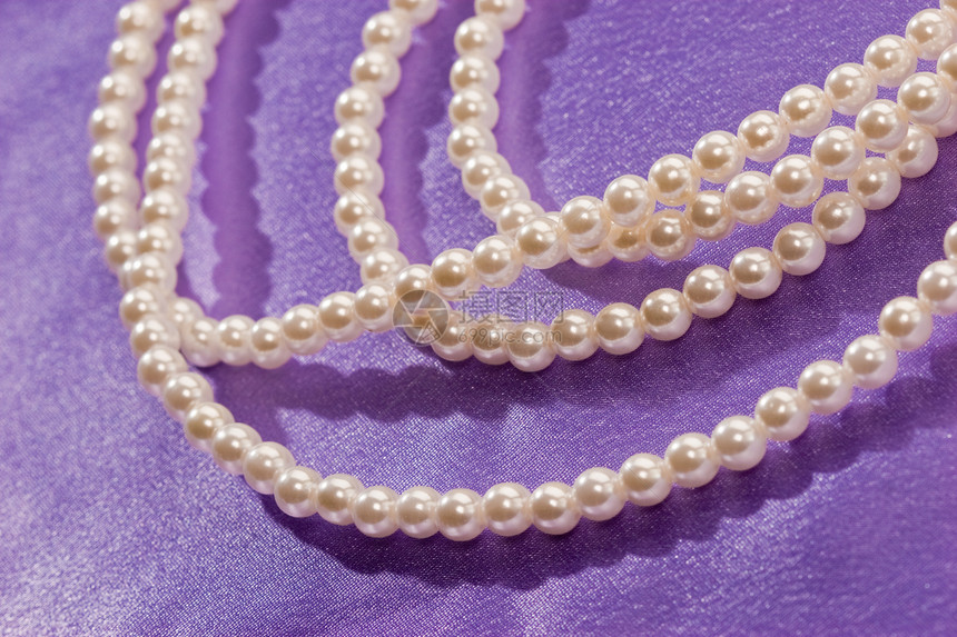 珍珠紫丁香花冠辉光淡紫色礼物珠宝项链宝石奢华展示图片