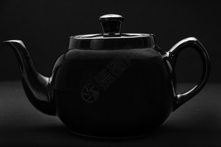 黑色黑背景的黑茶壶背景图片