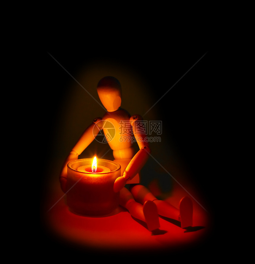 木造假和蜡烛娃娃白色辉光身体棕色火焰模型游戏烛台曲线图片