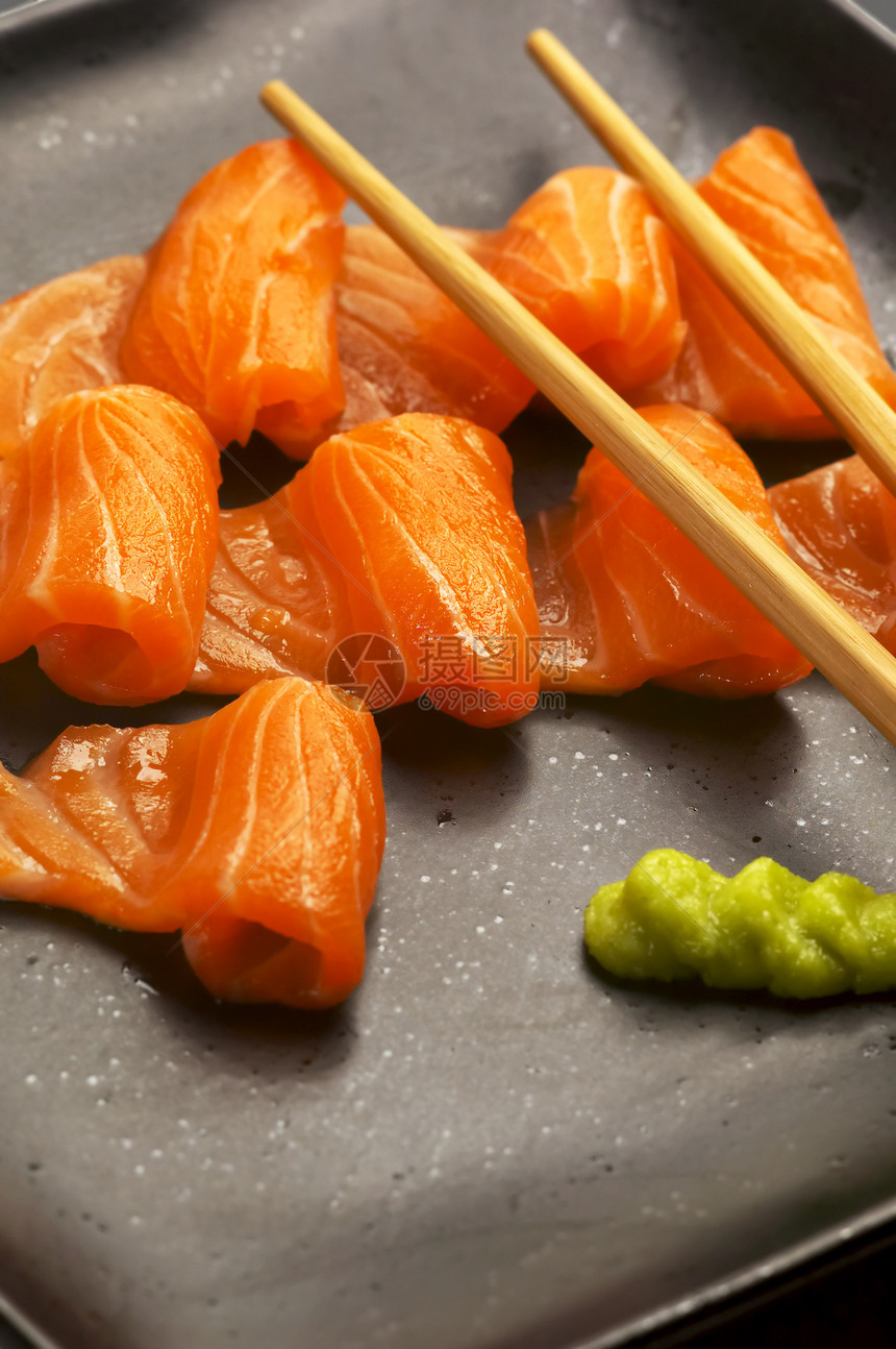 鲑鱼寿司庆典鱼片午餐盘子餐厅绿色筷子橙子美味海鲜图片