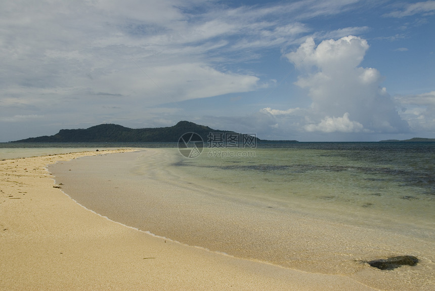 白沙滩旅行撤退蓝色热带岛屿海景假期海洋天空图片