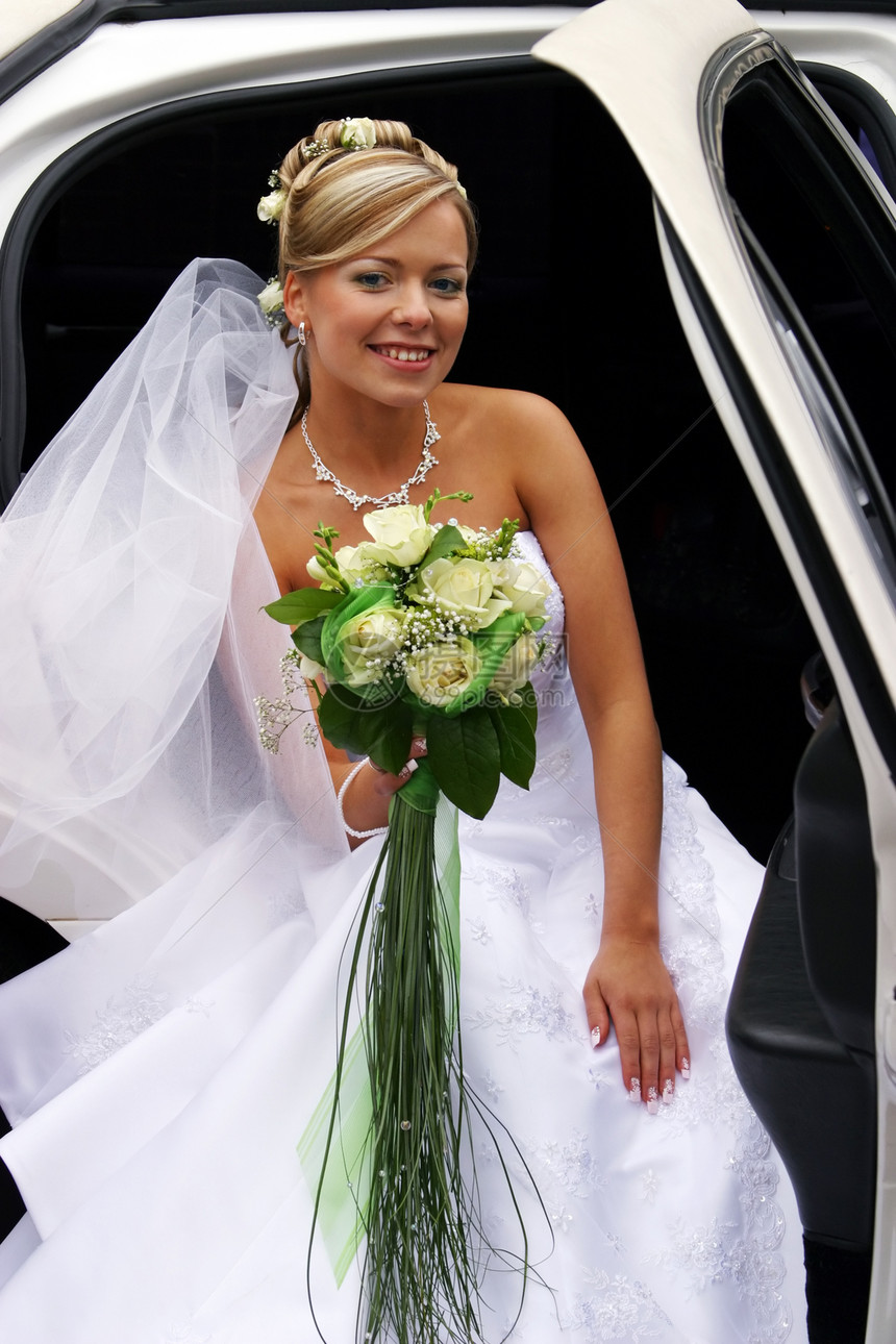 美丽的新娘婚礼眼睛面纱钻石花朵女士花束女孩道路选手图片