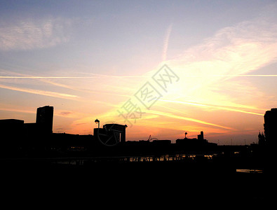 伦敦上空的天线地平线建筑物景观天空日出气氛城市日落建筑剪影背景图片