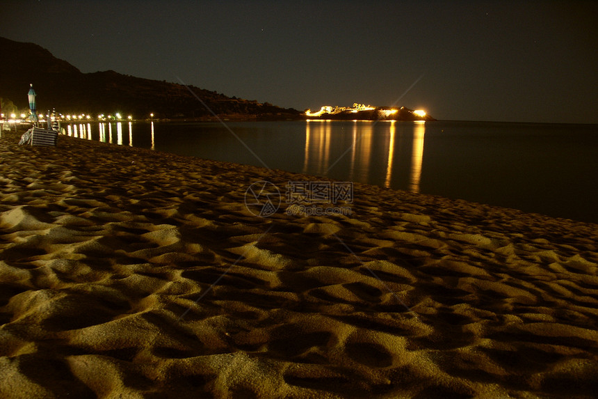 夜间反射爬坡海滩水平沙丘图片