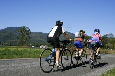 自行车下坡成人山地车车手运动男人赛车山地女性背景图片