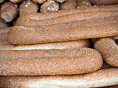 耶路撒冷犹太市场新面包店的新鲜面包背景图片