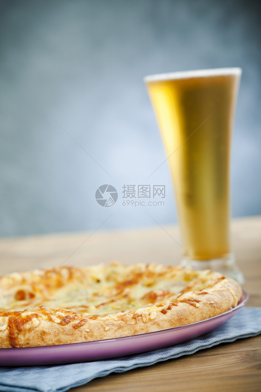 披萨和啤酒美食食谱营养晚餐午餐小吃餐厅食品用餐厨房图片